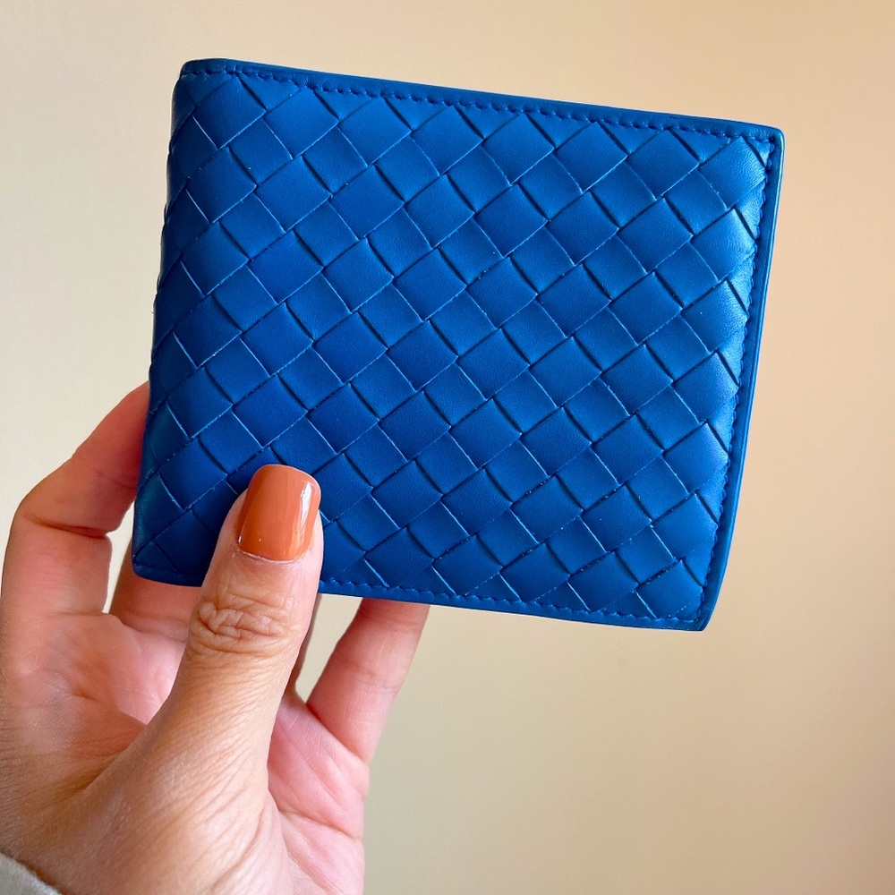 - Bottega Veneta Bi-Fold men Wallet
